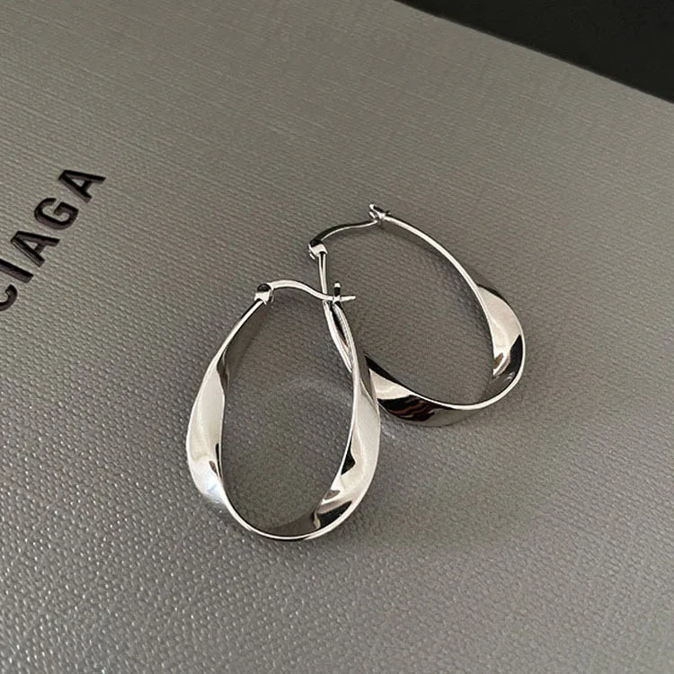 Lunara Hoops