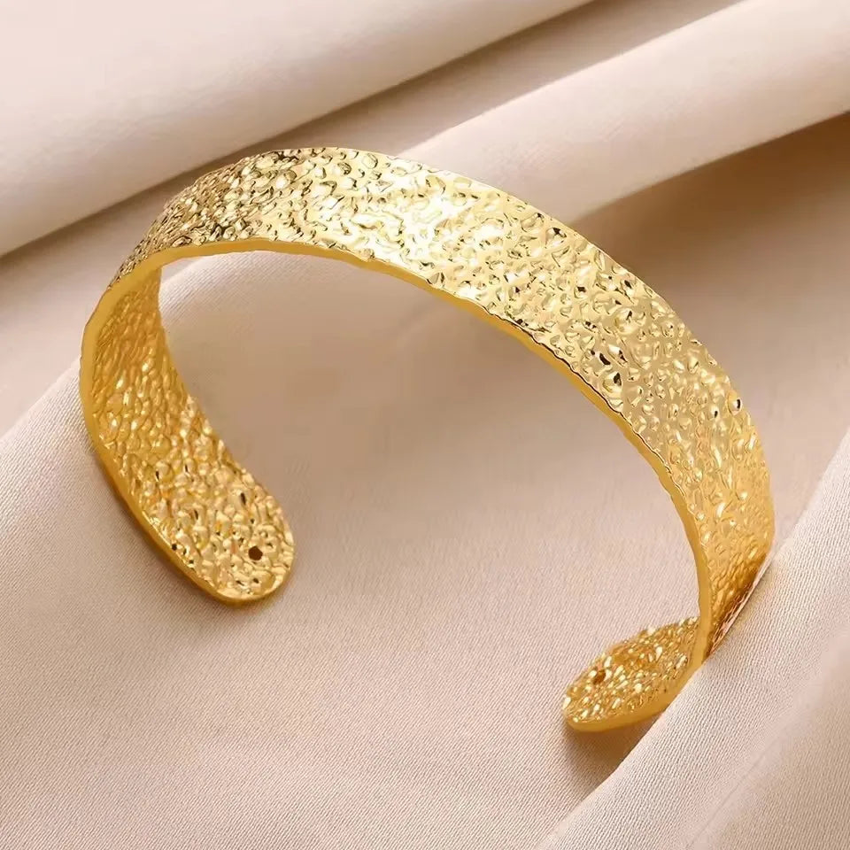Eterna Gold Cuff Collection